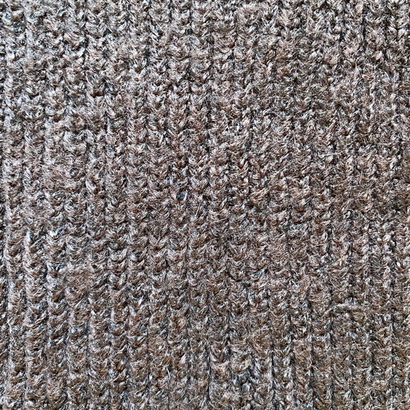 Batwing Sleeved Turtleneck - Picture 4 of 4